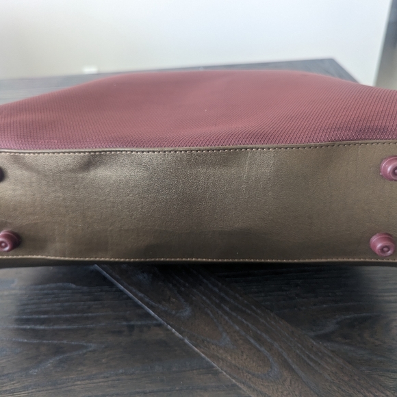 Liz Claiborne Burgundy Travel Bag - Picture 5 of 5